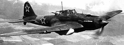 Советский штурмовик времен Второй мировой войны Ил-2 – самый массовый боевой самолет в истории авиации, конструкторы называли его «летающим танком». По утверждению некоторых советских авторов, солдаты вермахта называли его «чумой». Фотохроника ВОВ